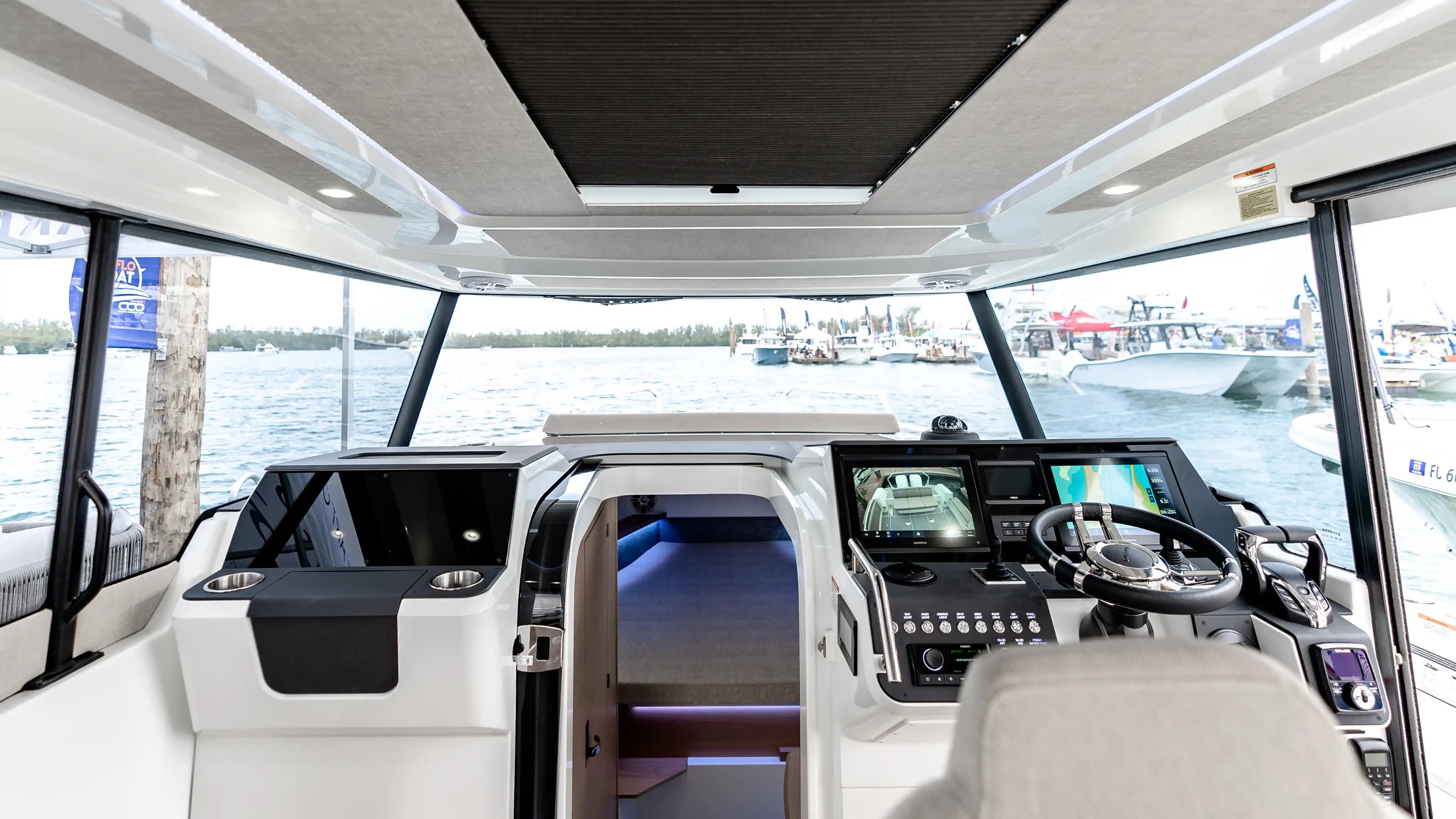 2025 EasySignYachts ES-1 on Display in Hollywood, Florida Amphibious Boats 2